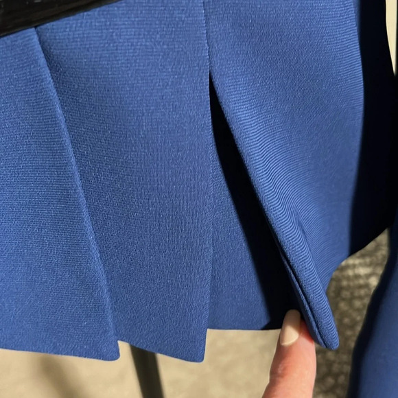 EUC Tahari Royal Navy Blue Lined Blazer Peplum Jacket w Black Patent Skinny Belt - Picture 8 of 12